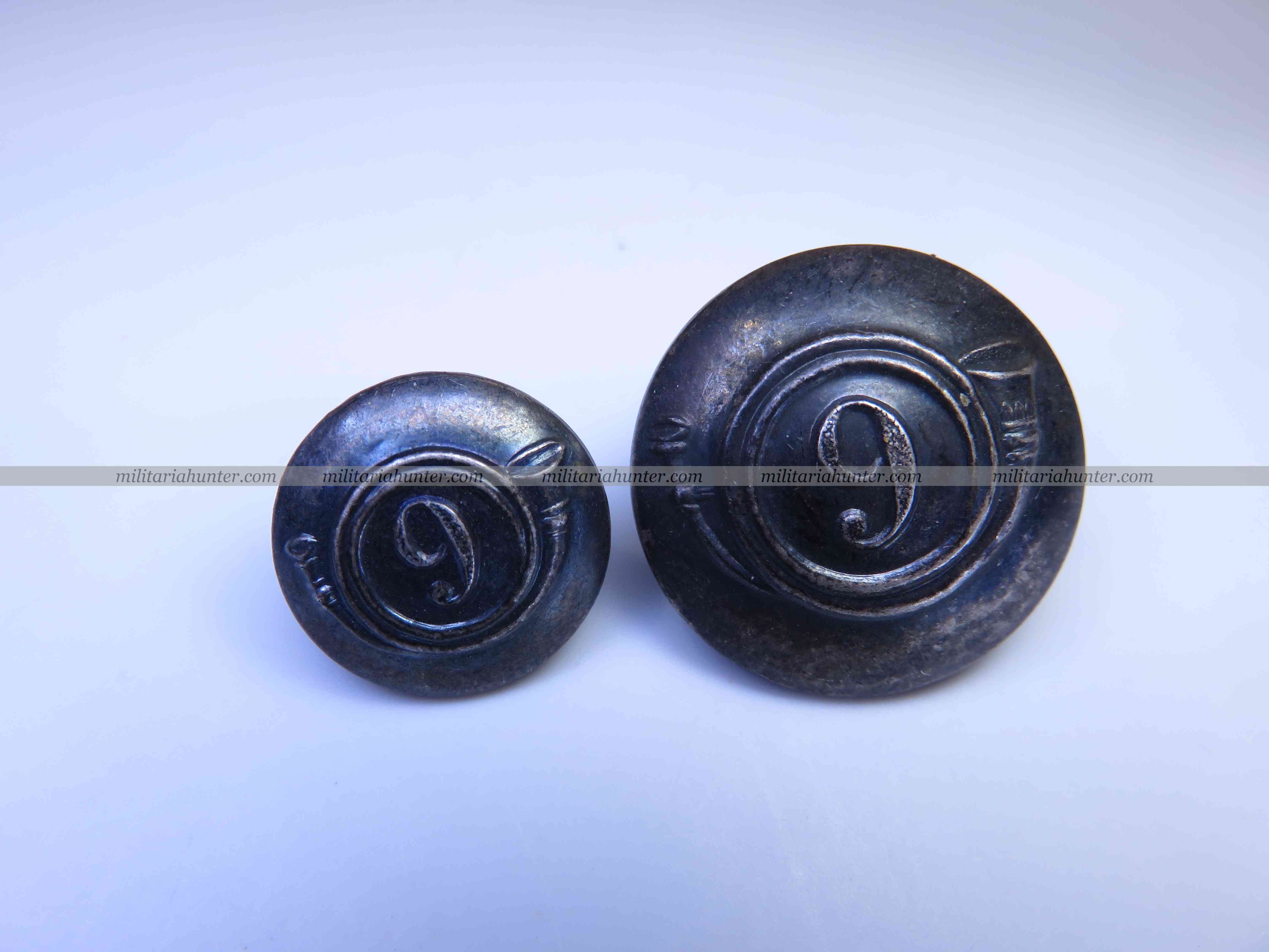 militaria : 1840-1871 lot de 2 boutons du 9ème Chasseurs à pied