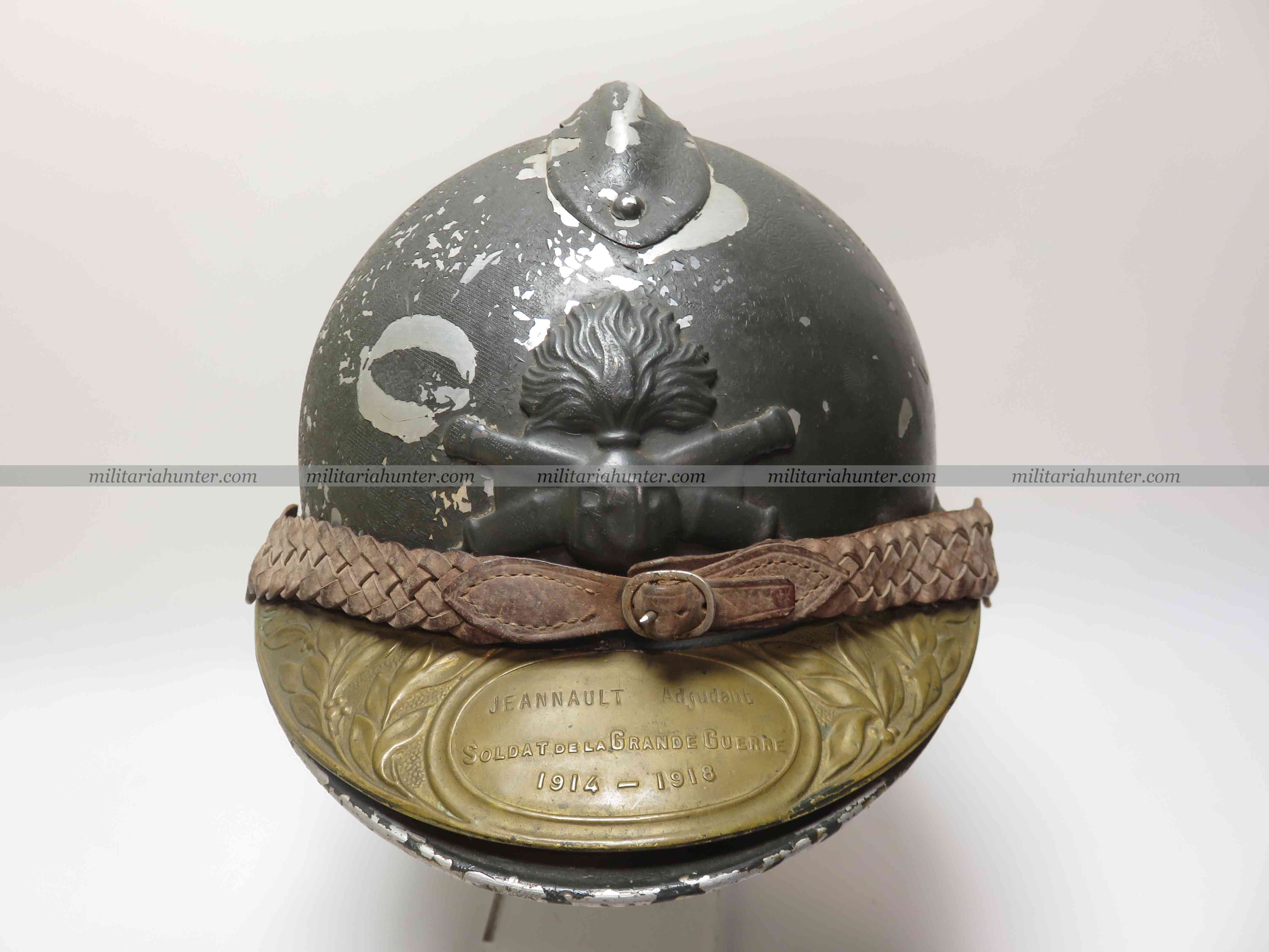 militaria : Casque Adrian aluminium Adjudant d'artillerie nominatif avec parcours